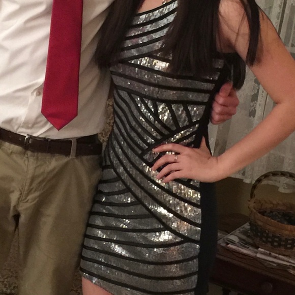 Geometric pattern black and silver sequin dress - Picture 5 of 11